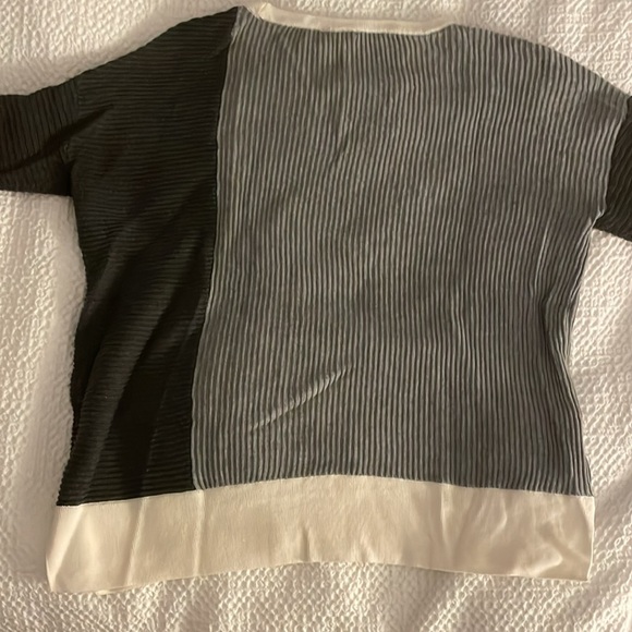 Bela NYC Sweater - Picture 6 of 8